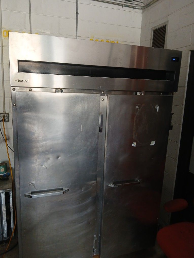Reach In Cooler