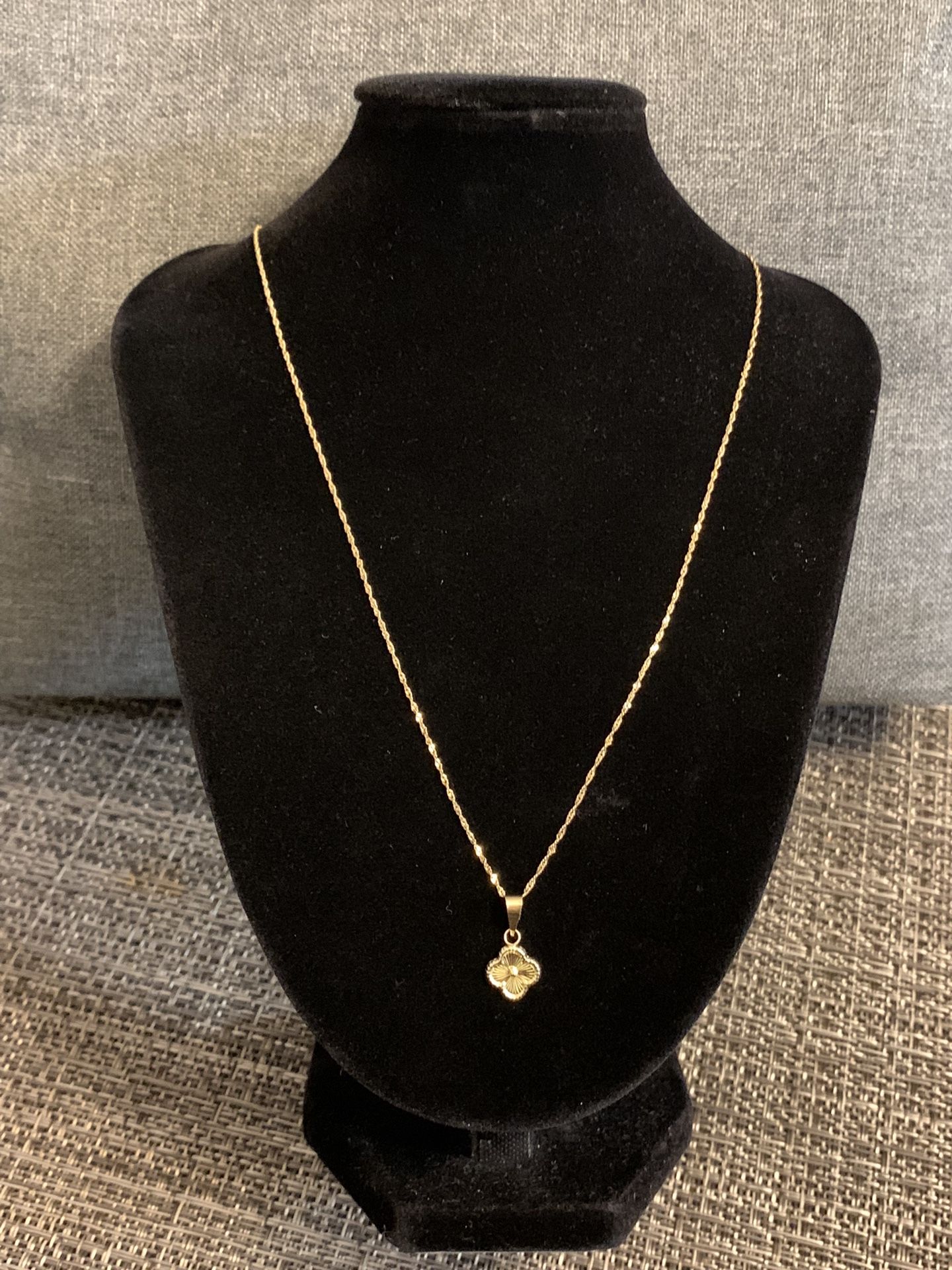10k Gold Necklace With Pendant
