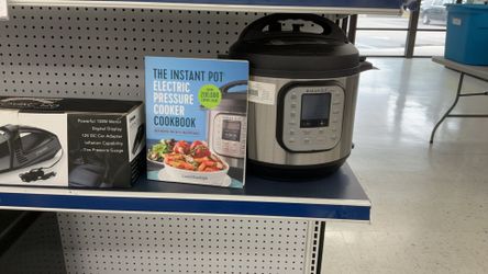Instant Pot Duo 7-in-1 electric pressure cooker WITH COOKBOOK