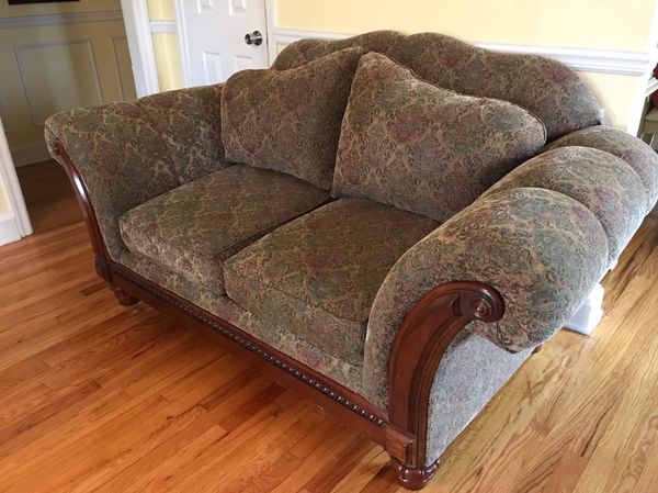 Traditional Sofas Very Comfy With Cushions Gently Used Sofa Traditional Sofas Very Comfy With Cushions Gently Used Sofa And Loveseat Kindly Asking 400