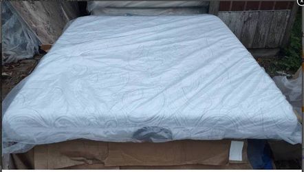 Serta icomfort King Size Mattress (Mattress Only)