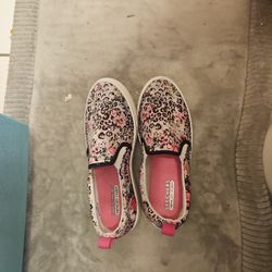 Great Condtn Used Sketchers  8.5