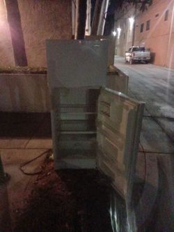 Great refrigerator needs new home 🏡 $$200