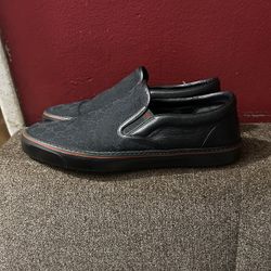 Gucci Black GG Canvas and Leather Slip-On Sneakers size 10 
Talla 10
Precio es negociable