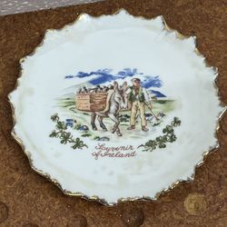 Vintage small collector plates travel souvenirs Of Ireland 