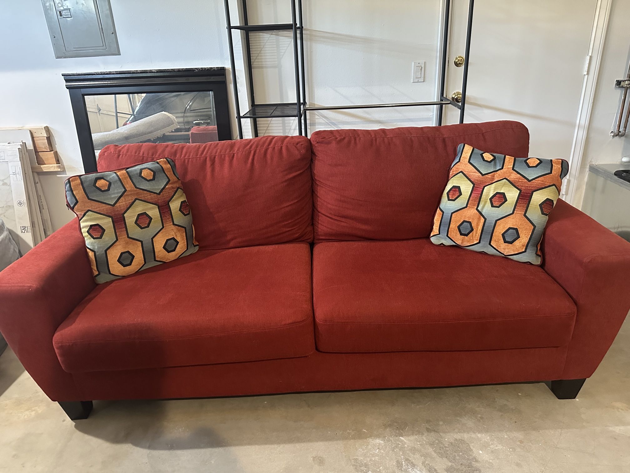 Modern Sofa – Gently Used, Excellent Condition!