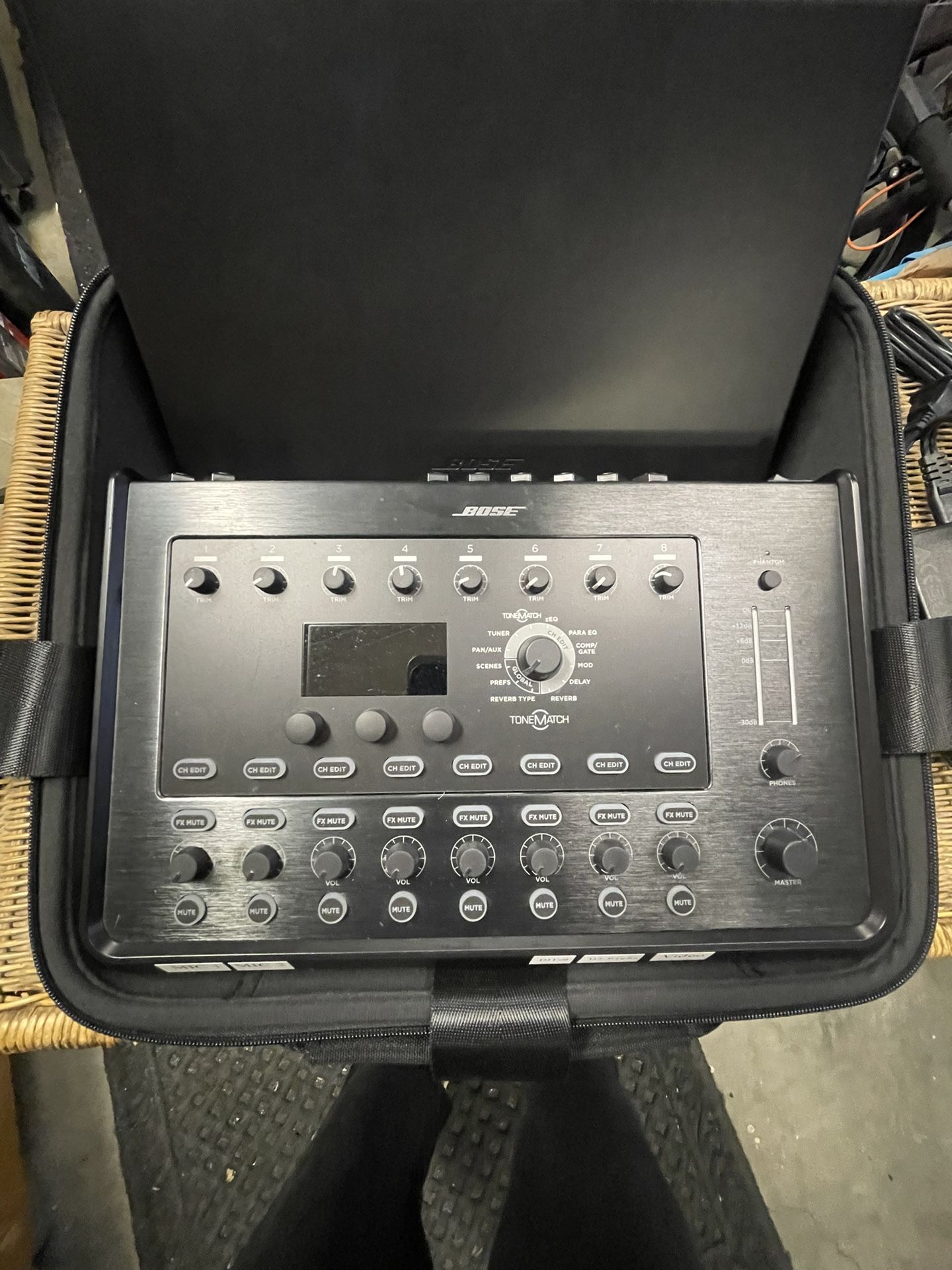 Bose T8S ToneMatch Mixer With Case