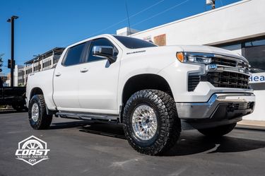 KMC KM552 with Nitto Ridge Grappler 35x12.50R17