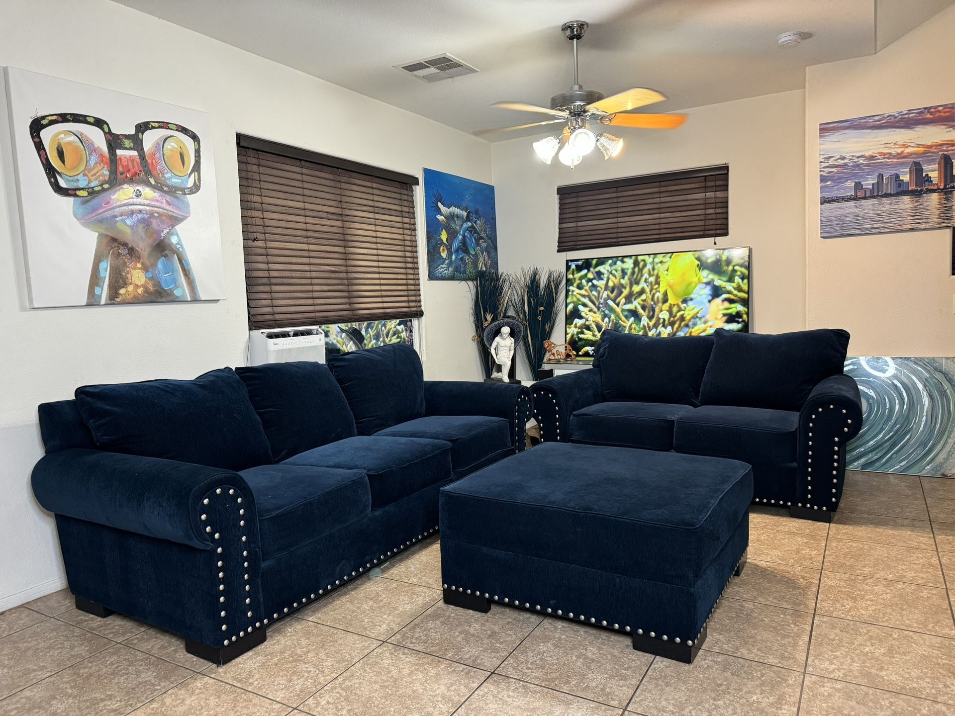 * Like New * Ashley Furniture 3pc Modular Nail Head Couch Love Seat & Ottoman ( Free Delivery )