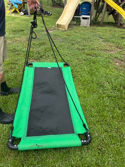 Kids platform swing