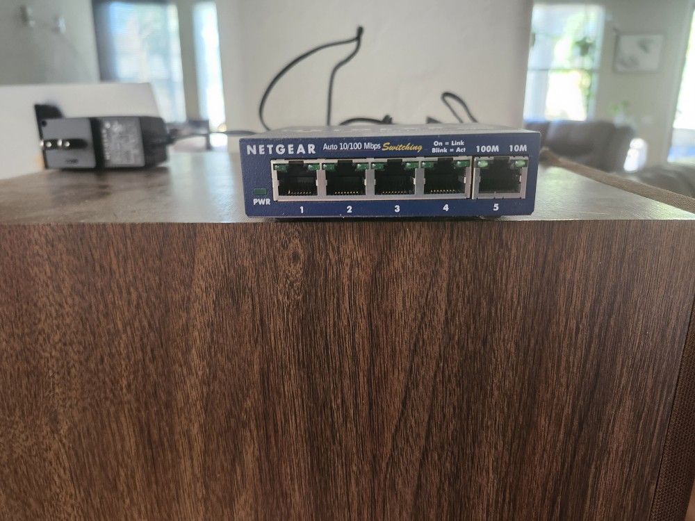 Net Gear 5 Port