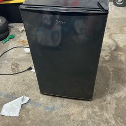 midea mini Fridge