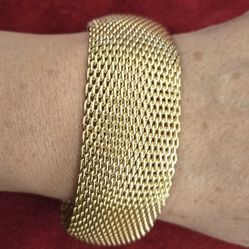 Vintage Wide Goldtone Mesh Link Bangle Bracelet 1" Wide 