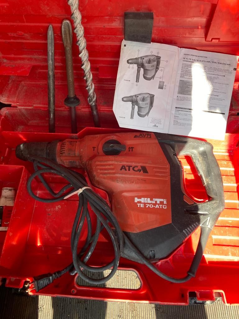 Hilti 120-Volt SDS-MAX TE 70-ATC-AVR Corded Rotary Hammer Drill Kit with Pointed Chisel and TE-YX SDS-MAX Style Drill Bit