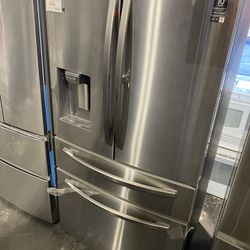 Samsung Stainless Steel 23 Cu. Ft. 3-Door French Door Counter-Depth Refrigerator With CoolSelect Pantry