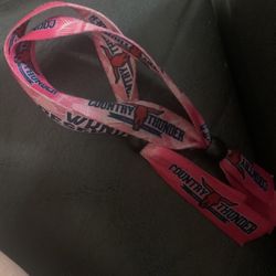 2 VIP Sunday Concert Country Thunder 