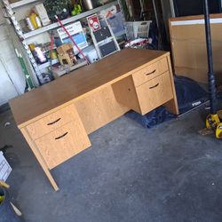 Office Desk $100.