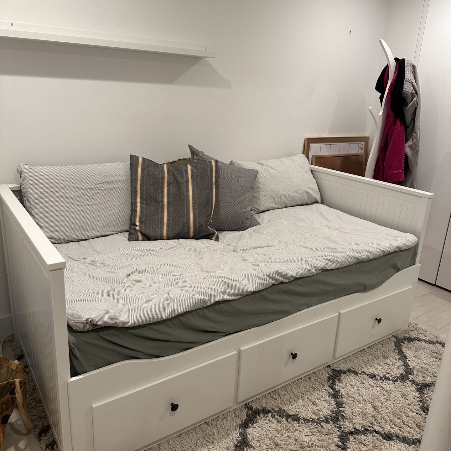 IKEA HEMNES Daybed and Dresser - Kids/Guest Bedroom Set