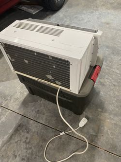 Window Air Conditioner.  Hurry Before Summer Starts!