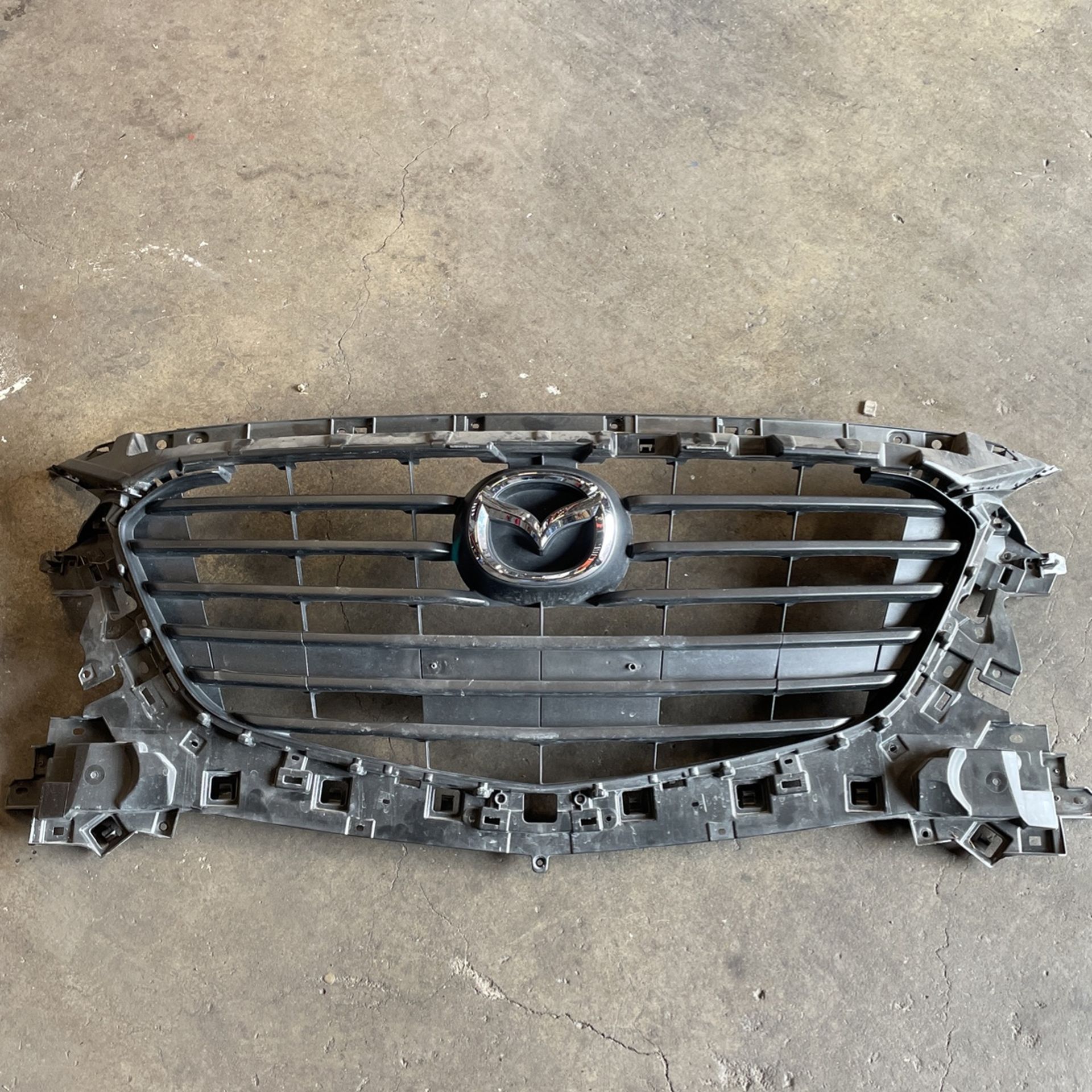 Grill For 15 To 18  Mazda 3