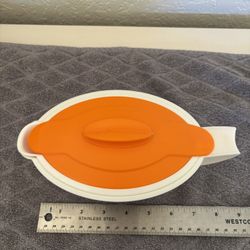 Vintage Tupperware Sauce Dish