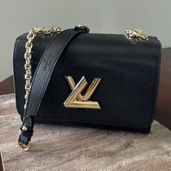 Black bag twisted mm with golden strap