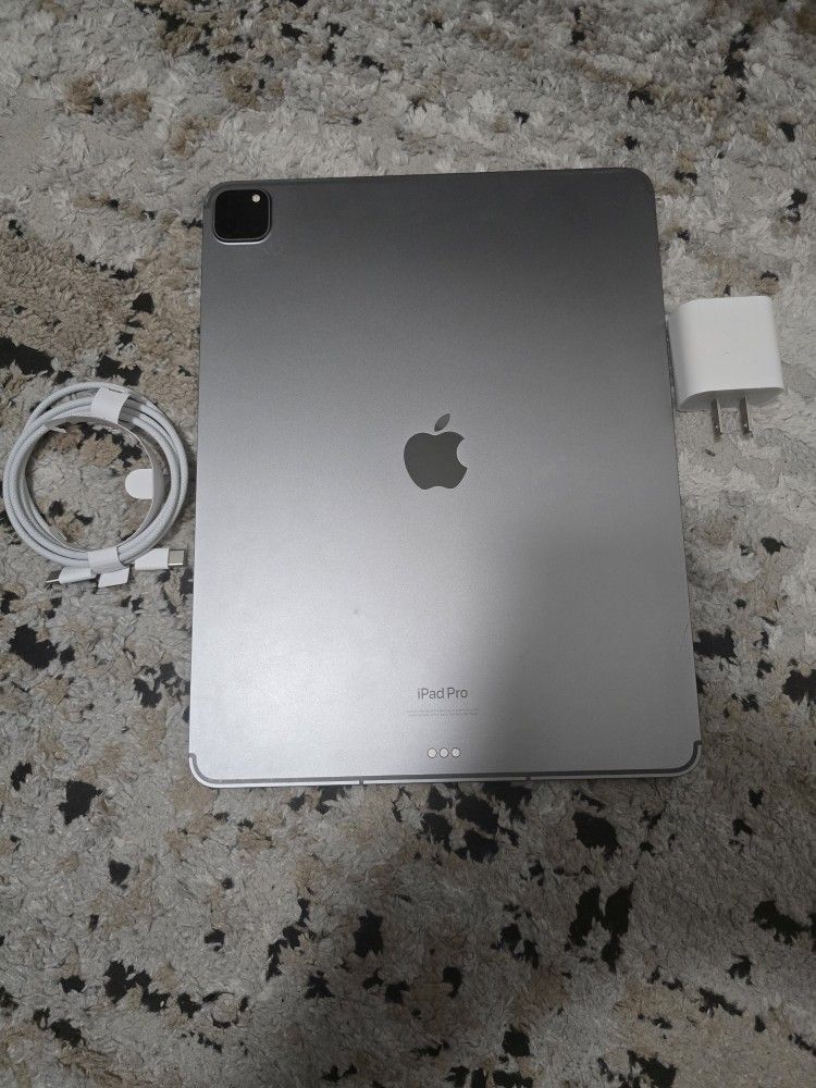IPad Pro 6th 12.9 Inch Cellular Plus WiFi 256GB Like New CONDITION No Scratches $600 Firm