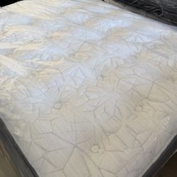 Queen Size Bed Mattress King Koil Intimate Medium Plush Trimline Button Top Hotel Collection Kluft Saatva Avocado Beautyrest Black Tempurpedic Stearns