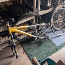 Trek bicycle disassembled needs to be put back together $10