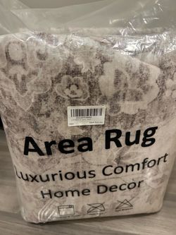 White/Gray Area Rug 5x7