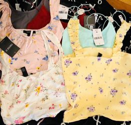 Forever 21 M Floral Print Cropped Top.