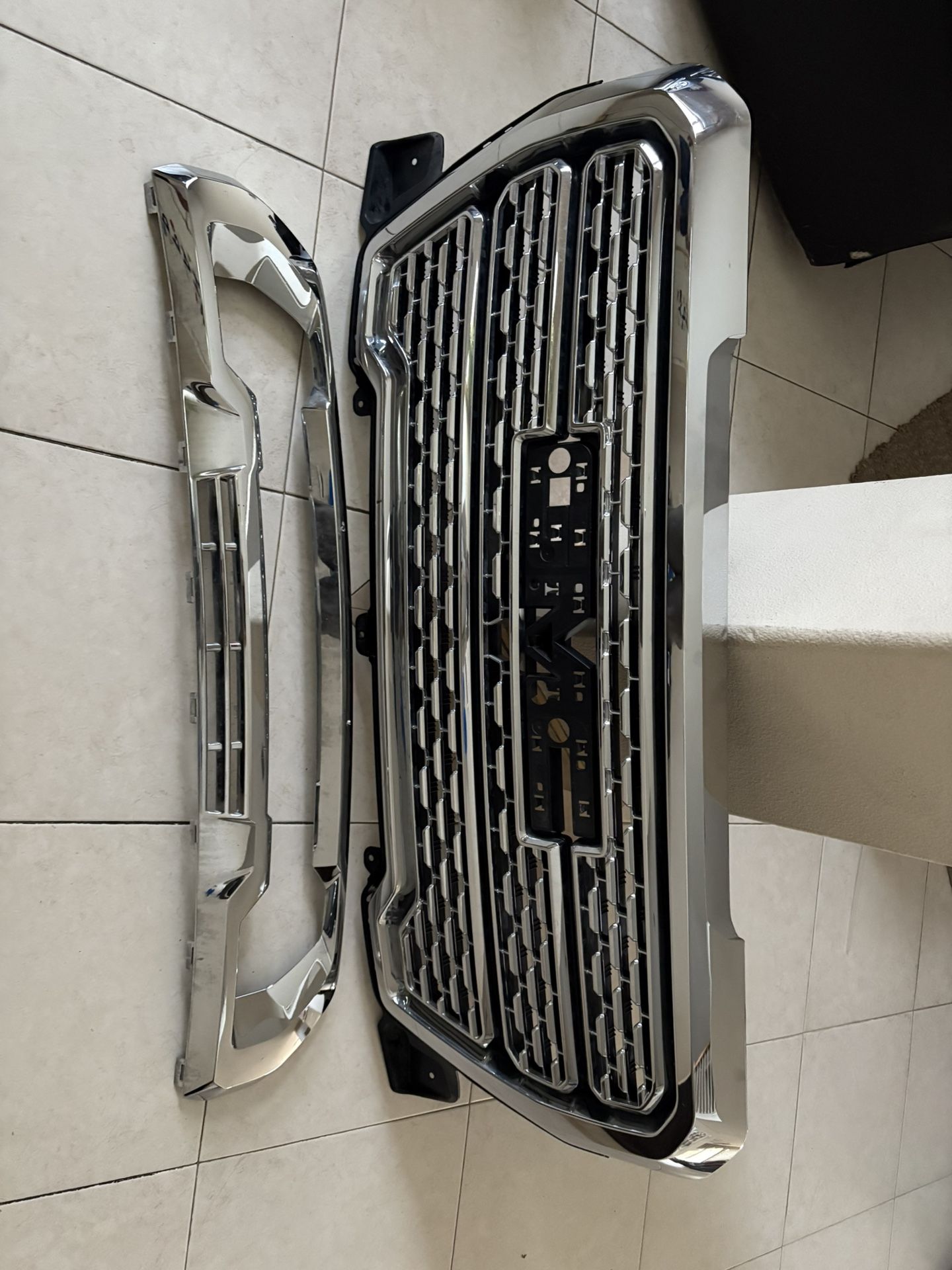 GMC GRILL
