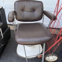 Salon chair 