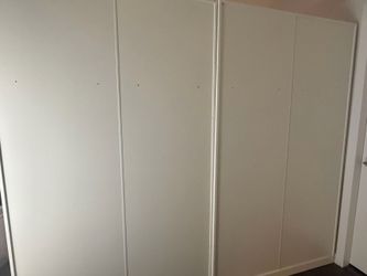 Columbia University Grad Sale Free：A movable partition.