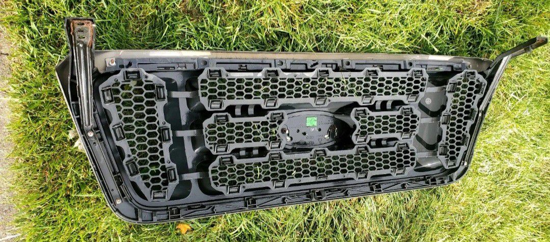 2004-2008 Ford F150 Front Upper Grill