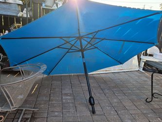 Sombrilla de patio mide 54" cerrada y 108 abierta pulgadas