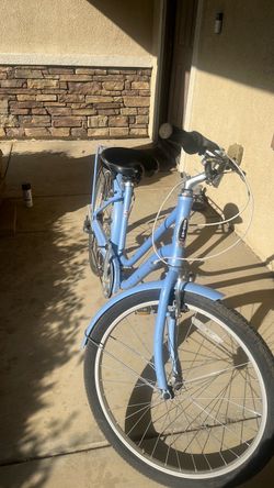Schwinn women’s beach cruiser