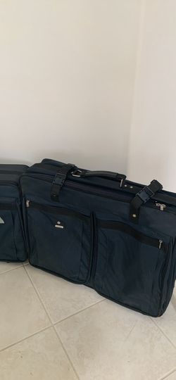 2 Samsonite 4 wheels check in Luggages. 2 for $15