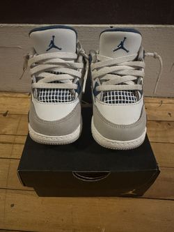 Jordan 4 “Military Blue”