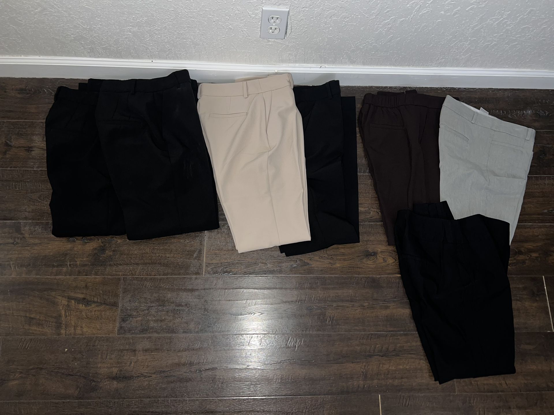 Women’s Express & Banana Republic Dress Pants Sizes 4/6