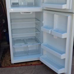 Avanti 👍
Frost Free Top Freezer & Refrigerator​ 18 cuft in White rental property kitchen garage