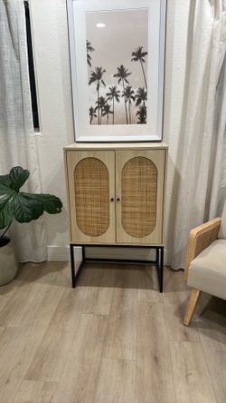 Rattan chest very cute like new
