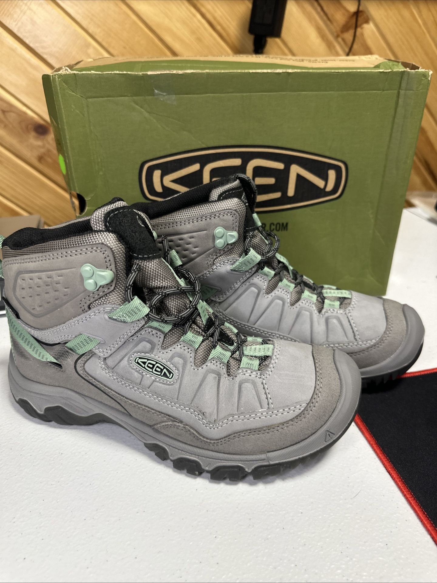 Keen Trail Shoes Size 9 Women’s