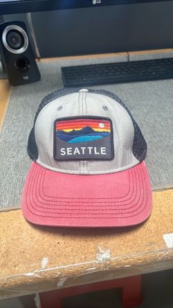 Seattle hat made by https://offerup.com/redirect/?o=bGVnYWN5OTIuY29t
