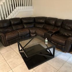 Real Nice Leather Coach With Recliners In Excellent Condition 