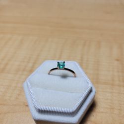 18kt Rose Gold Ring With Genuine Colombian Emerald