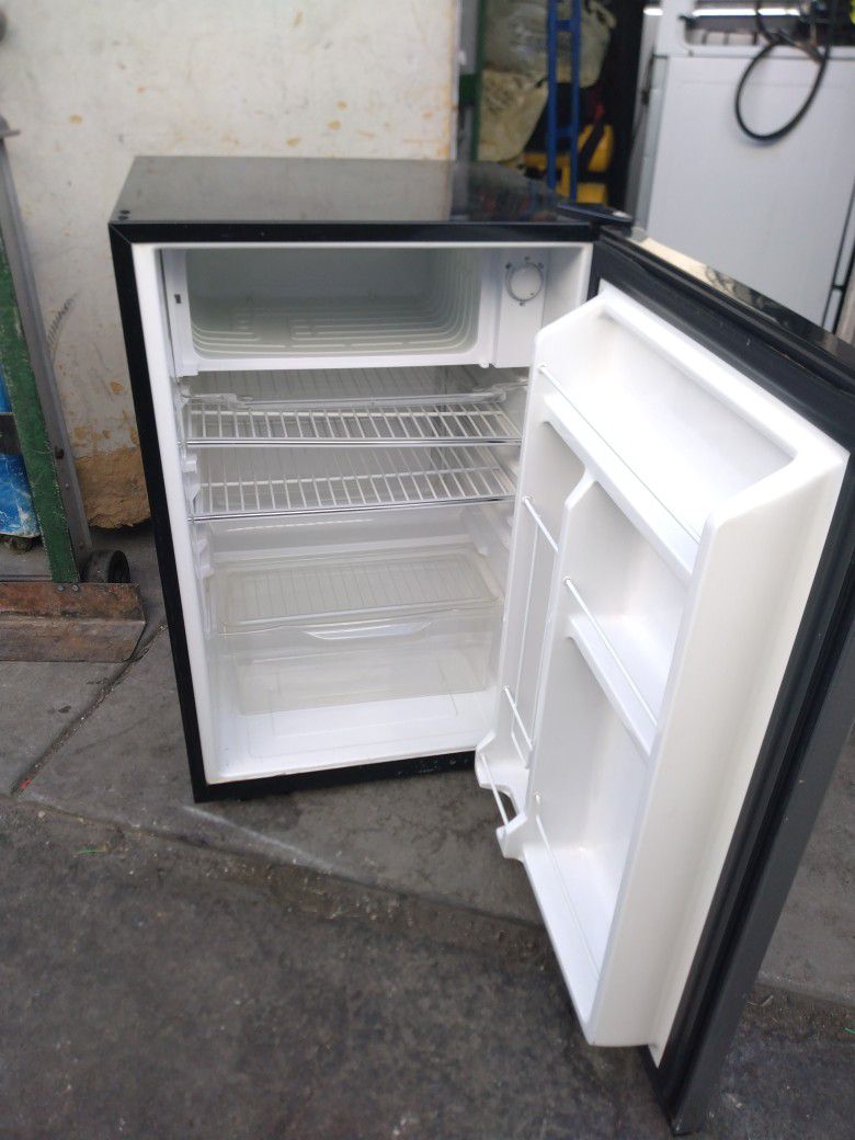 Brand New Compact Mini Fridge With Freezer (black) for Sale in West Hills,  CA - OfferUp