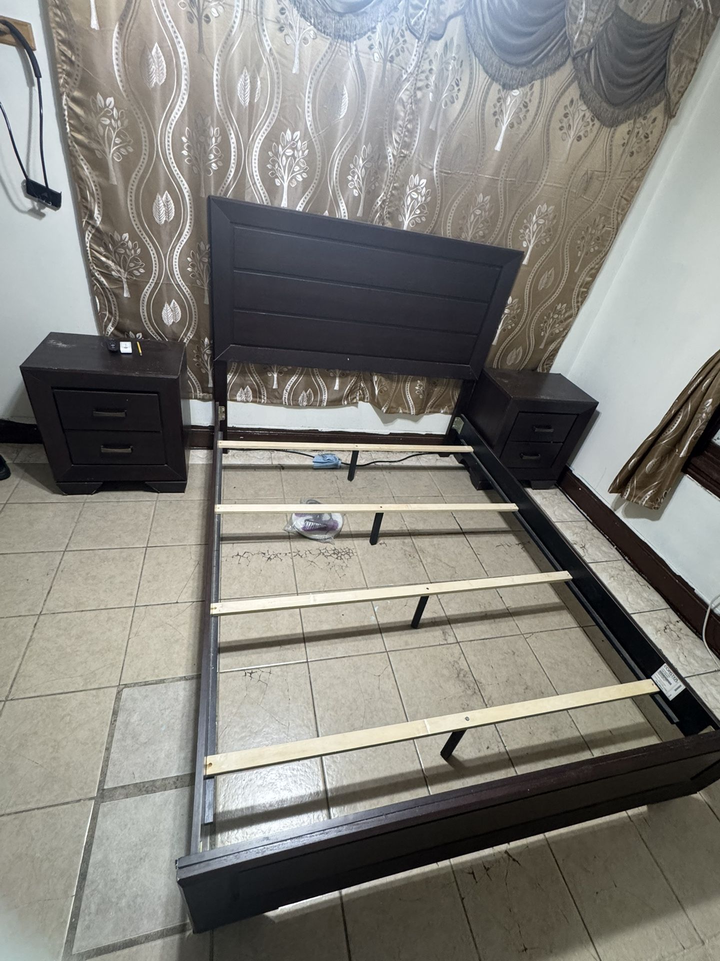 Wooden Bedroom Set : Queen Frame & Night Stands