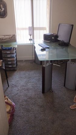 Free glass desk