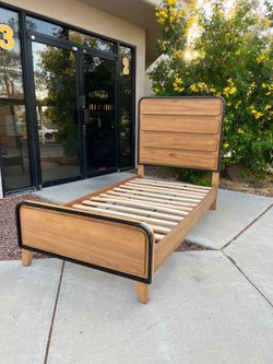 Wood twin bedframe ( can deliver for $10 )